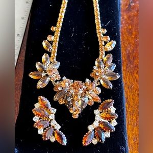 Gorgeous vintage necklace and earring set